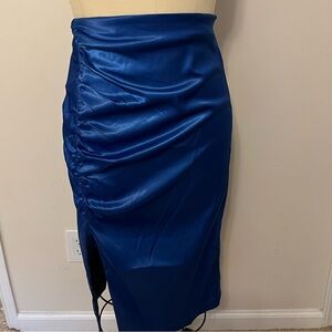 Gathered pencil skirt with slit
